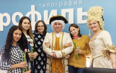 Коллектив филиала «Дубль В» в Екатеринбурге поздравил дам с 8 марта