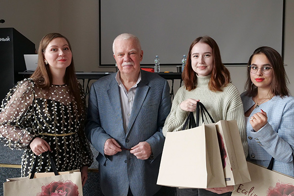 Церемония награждения победителей 28-го международного конкурса на лучший дизайн упаковки Заводной апельсин-2023 Церемония награждения победителей 28-го международного конкурса на лучший дизайн упаковки Заводной апельсин-2023